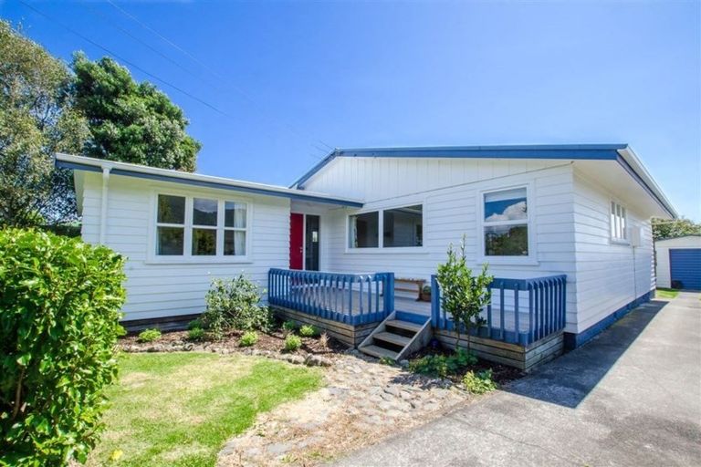 Photo of property in 65 Ngaio Road, Waikanae, 5036