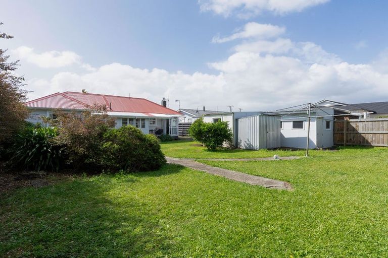 Photo of property in 16 Bledisloe Street, Levin, 5510