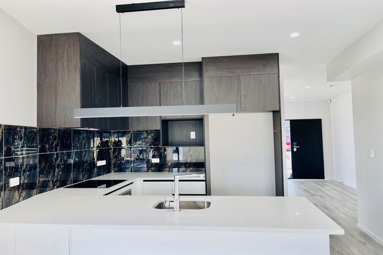 Photo of property in 3 Noia Way, Karaka, 2113