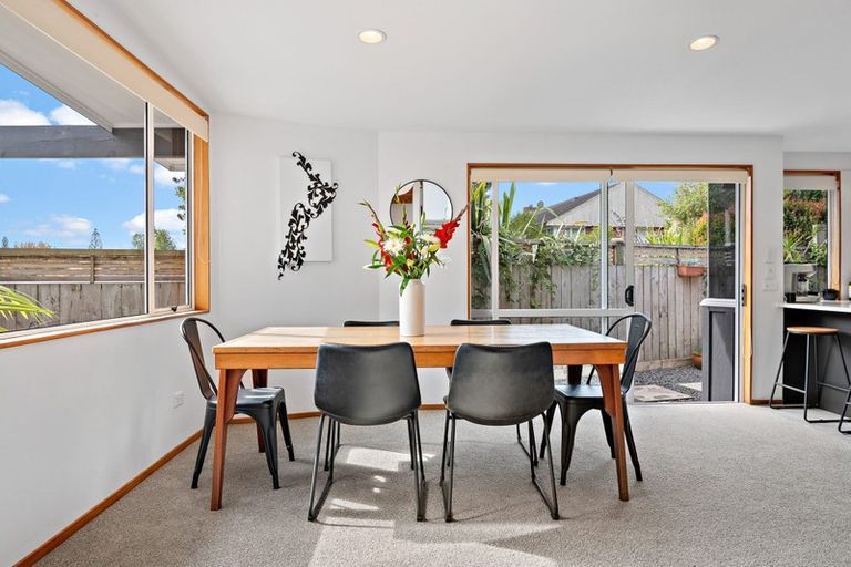 Photo of property in 190a Hutchinson Avenue, New Lynn, Auckland, 0600