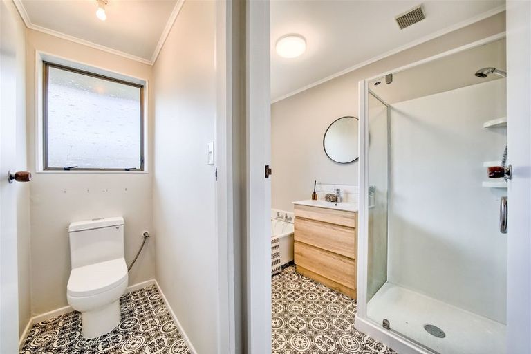 Photo of property in 21f1- Roband Crescent, Brown Owl, Upper Hutt, 5018