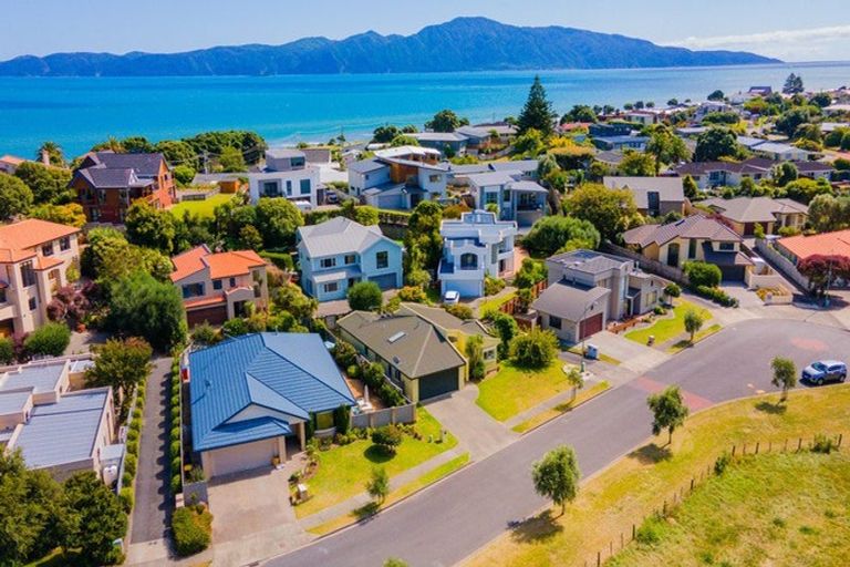 Photo of property in 11 Avion Terrace, Raumati Beach, Paraparaumu, 5032