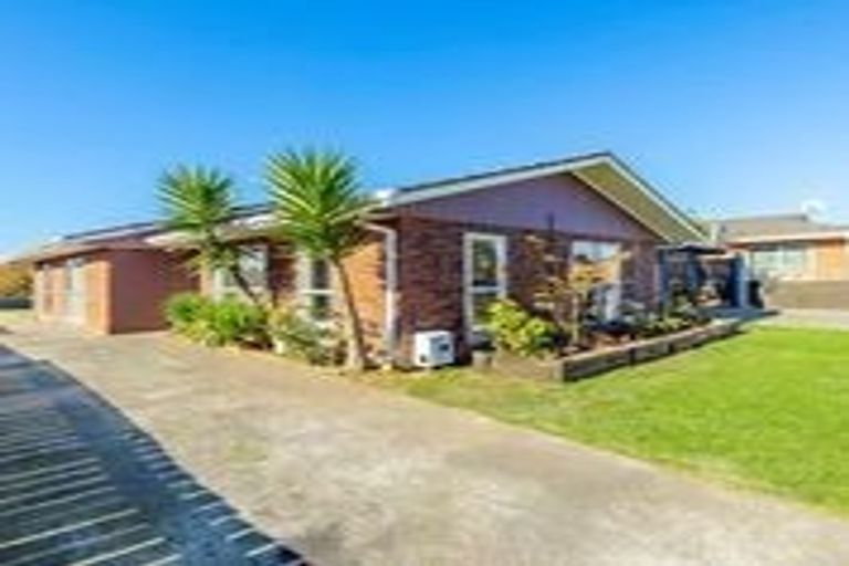 Photo of property in 68 Chelburn Crescent, Mangere East, Auckland, 2024