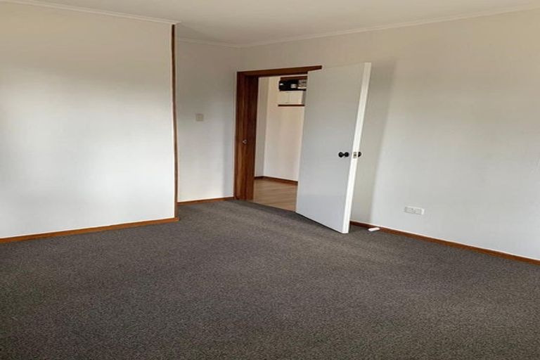 Photo of property in 32a Toru Street, Te Atatu Peninsula, Auckland, 0610