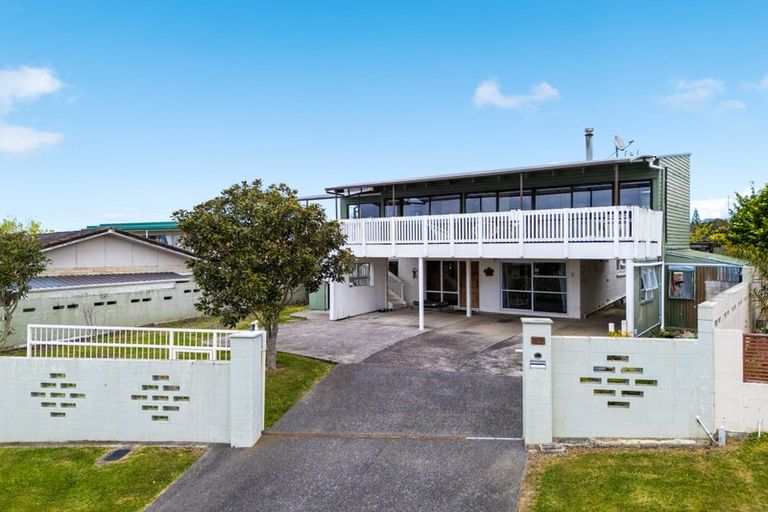 Photo of property in 42 Spence Road, Henderson, Auckland, 0612