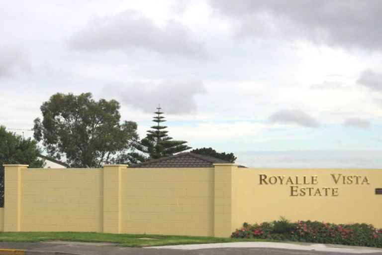 Photo of property in 6/197 Royal Road, Massey, Auckland, 0614