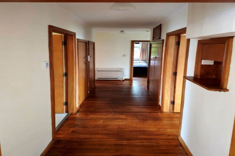 Photo of property in 19 Oxford Street, Martinborough, 5711