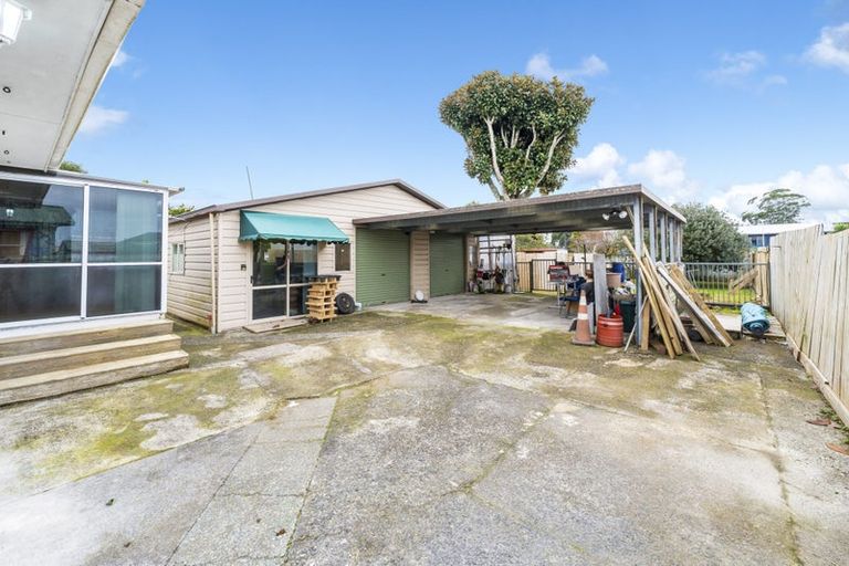 Photo of property in 6 Edwards Avenue, Henderson, Auckland, 0610