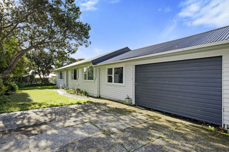 Photo of property in 5a Whitehouse Road, Titahi Bay, Porirua, 5022