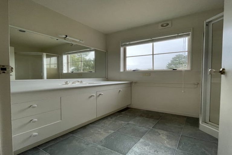 Photo of property in 2/47 Lavery Place, Sunnynook, Auckland, 0632