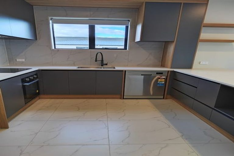 Photo of property in 30 Auranga Drive, Karaka, 2113