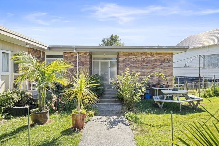 Photo of property in 2/17 Kent Street, Waiuku, 2123