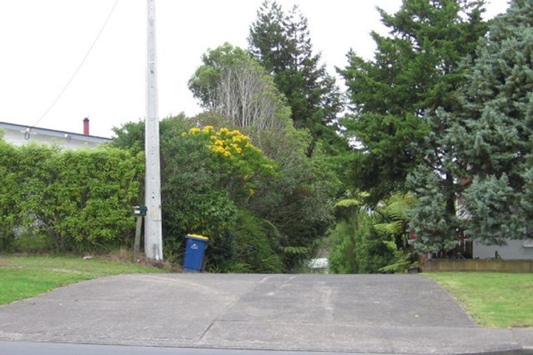 Photo of property in 1/409 Don Buck Road, Massey, Auckland, 0614