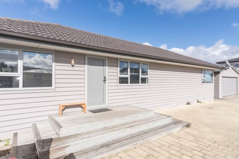 Photo of property in 16a Karamu Street, Te Atatu Peninsula, Auckland, 0610