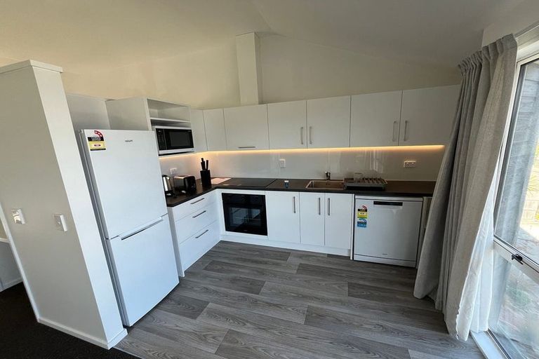 Photo of property in 46 Wynyard Crescent, Fernhill, Queenstown, 9300