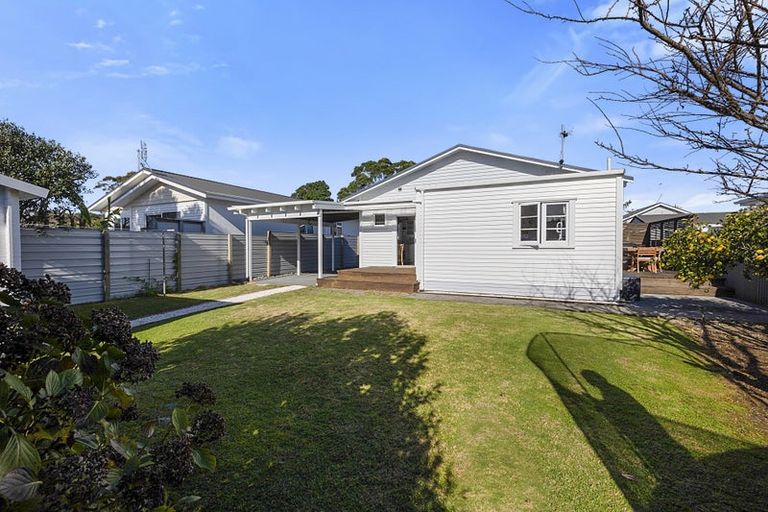 Photo of property in 15b Atiawa Street, Glen Avon, New Plymouth, 4312