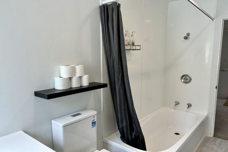 Photo of property in 8 Lingard Grove, Brooklyn, Wellington, 6021