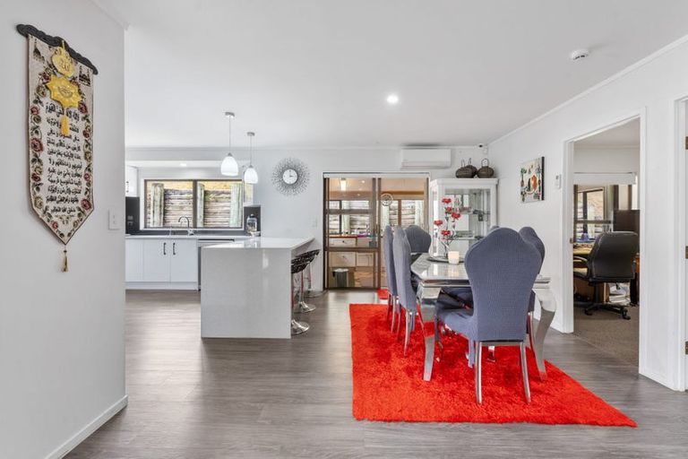 Photo of property in 43 Ohiwa Road, Papakura, 2582