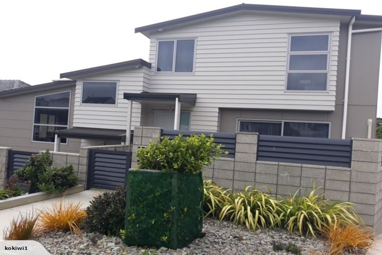 Photo of property in 113u2 Moorefield Road, Johnsonville, Wellington, 6037