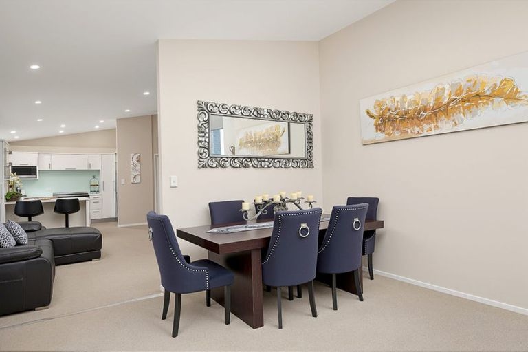Photo of property in 77 San Marino Drive West, Henderson, Auckland, 0612