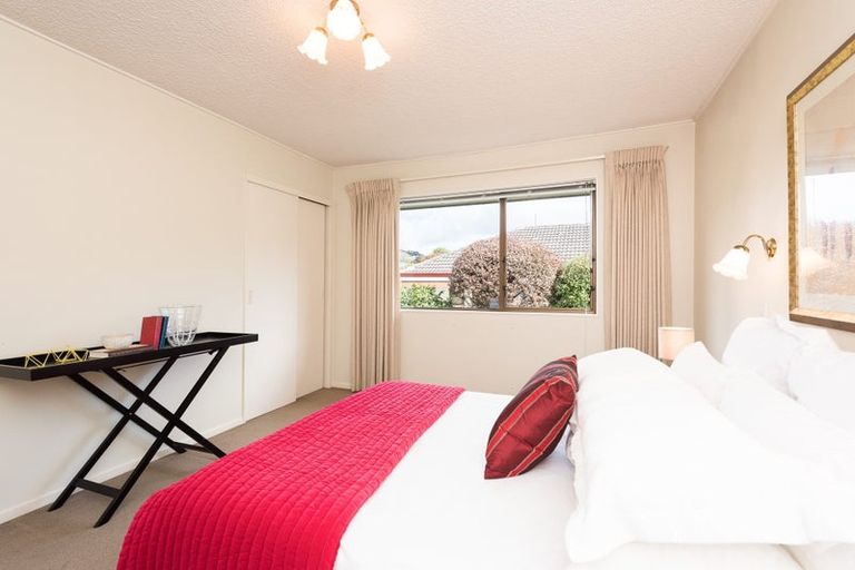 Photo of property in 27 Parkvale Road, Karori, Wellington, 6012