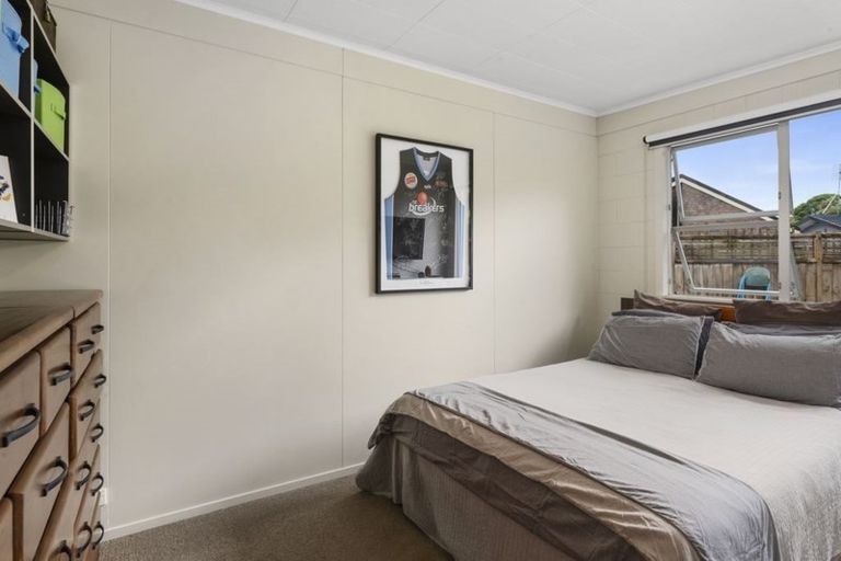 Photo of property in 30 Walton Street, Red Beach, 0932