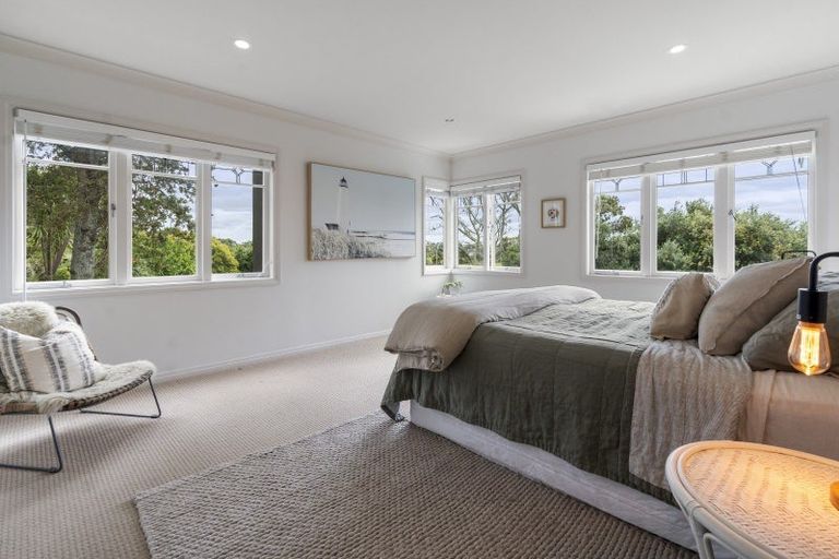 Photo of property in 28a Waterview Road, Stanley Point, Auckland, 0624