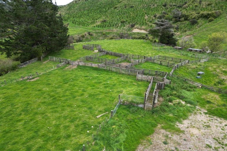 Photo of property in 2560 Rawhitiroa Road, Matemateaonga, Eltham, 4399