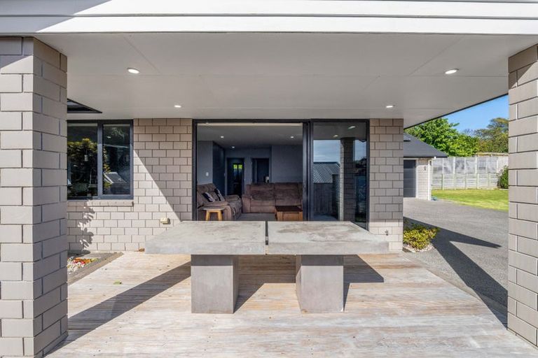 Photo of property in 2 Frederick Place, Whalers Gate, New Plymouth, 4310