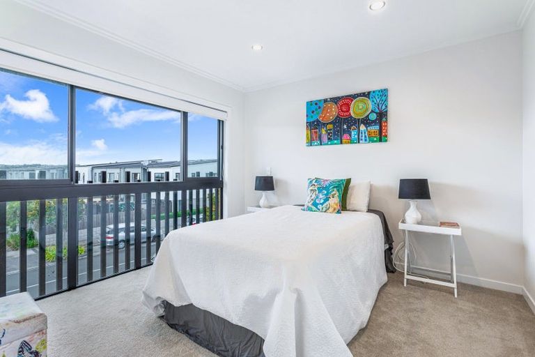 Photo of property in 6 Sacred Kingfisher Road, Hobsonville, Auckland, 0616