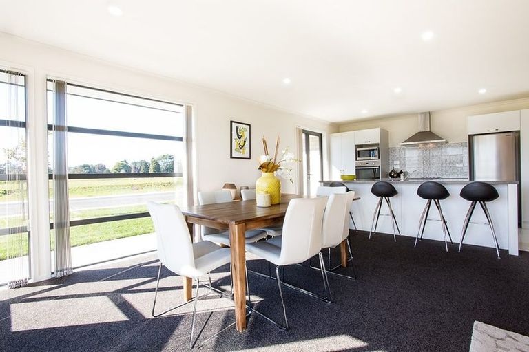 Photo of property in 10 Beveridge Road, One Tree Point, 0118
