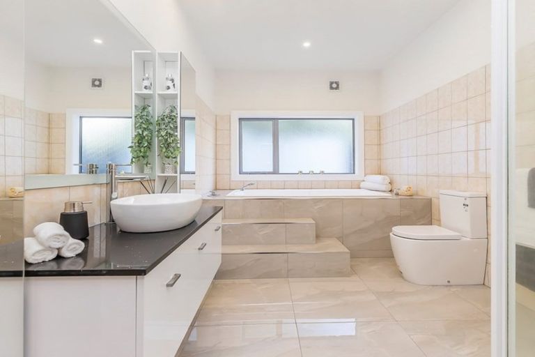 Photo of property in 9 Inverell Way, Seatoun, Wellington, 6022