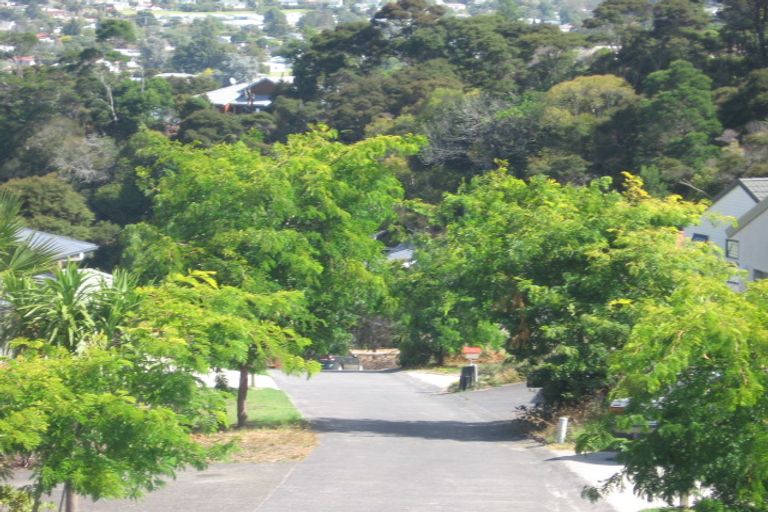 Photo of property in 33 Heathglen Place, Bayview, Auckland, 0629