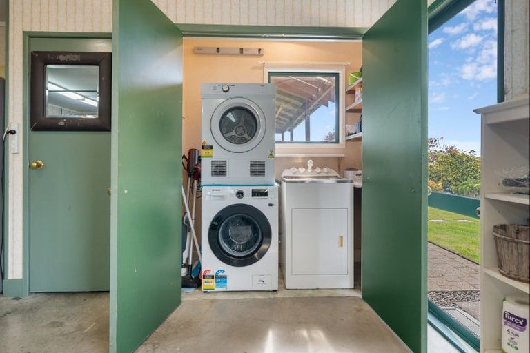 Photo of property in 537 Richmond Road, Lepperton, New Plymouth, 4373