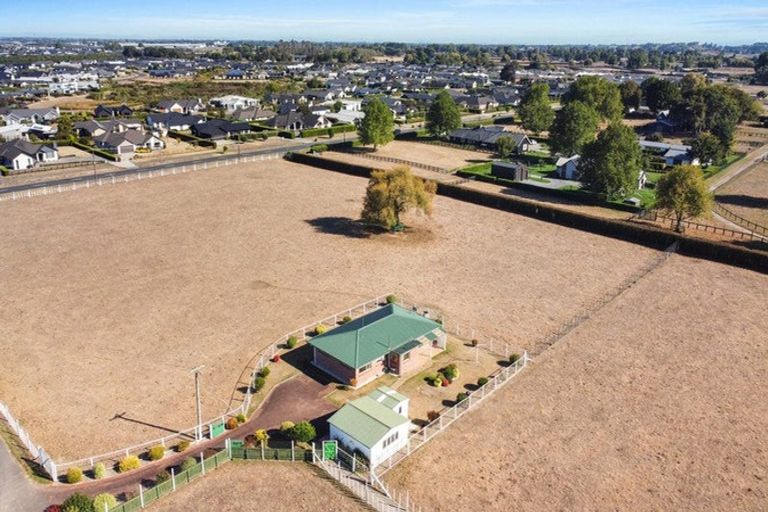 Photo of property in 86 Saint Kilda Road, Cambridge, 3493