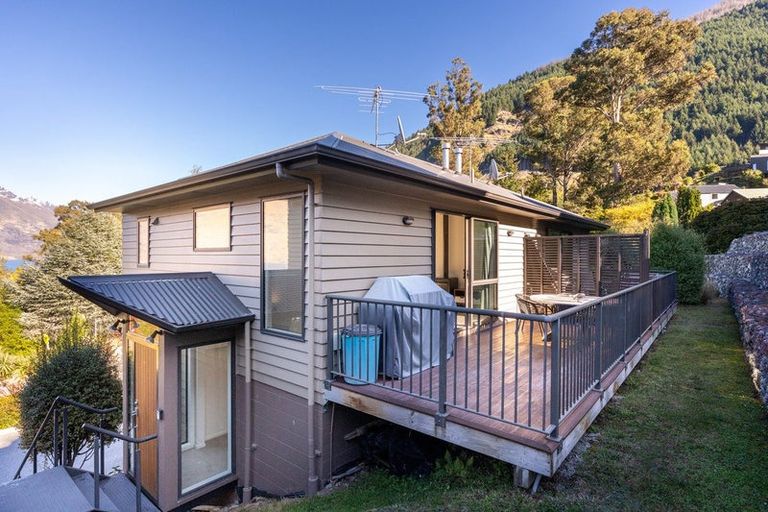 Photo of property in Arno Apartment, 10/8 Mckerrow Place, Sunshine Bay, Queenstown, 9300