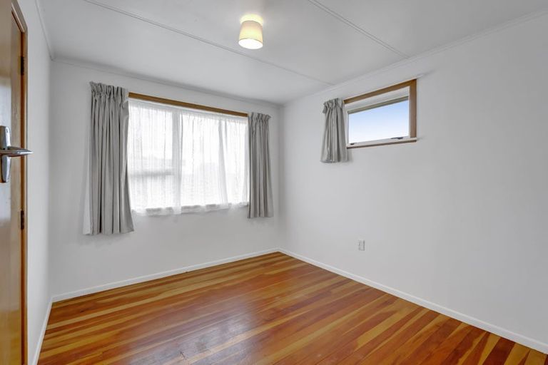 Photo of property in 12 Nikau Street, Inglewood, 4330