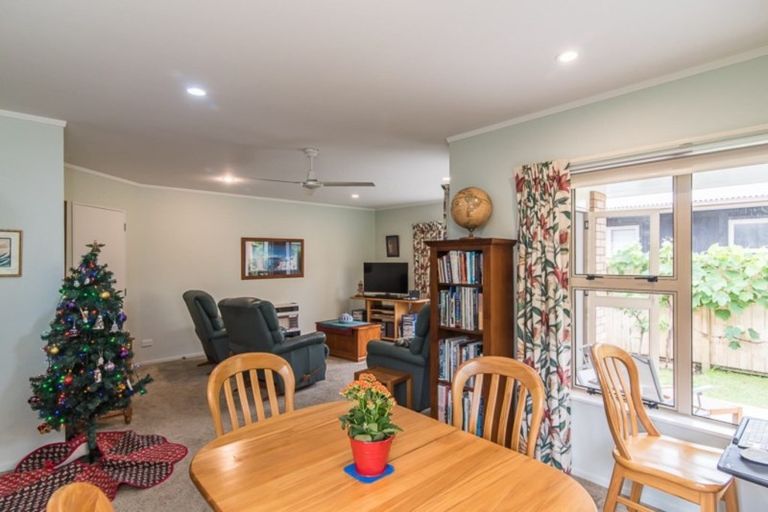 Photo of property in 4 Kaikomako Road, Waikanae, 5036