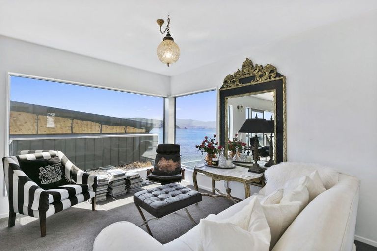 Photo of property in 281 Queens Drive, Lyall Bay, Wellington, 6022