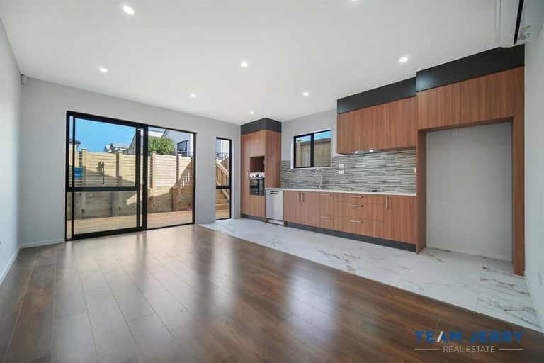 Photo of property in 45 Tributary Parade, Karaka, 2113