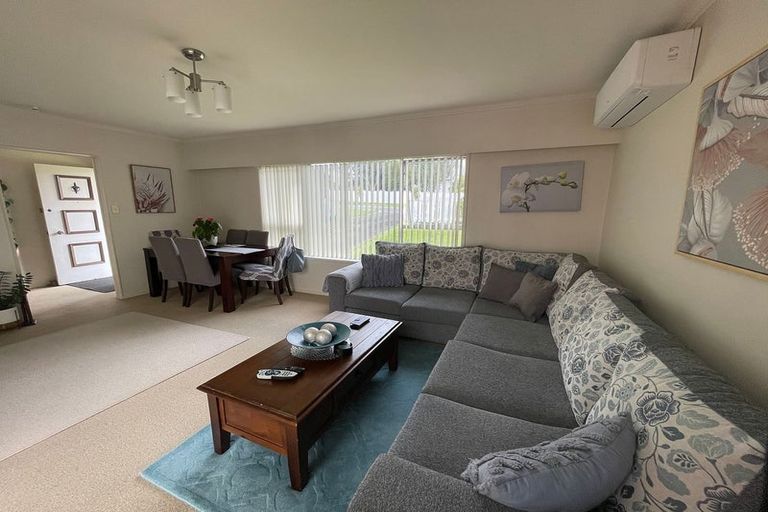 Photo of property in 43 Te Atatu Road, Te Atatu South, Auckland, 0610