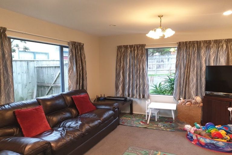Photo of property in 74 Samwell Drive, Whitby, Porirua, 5024