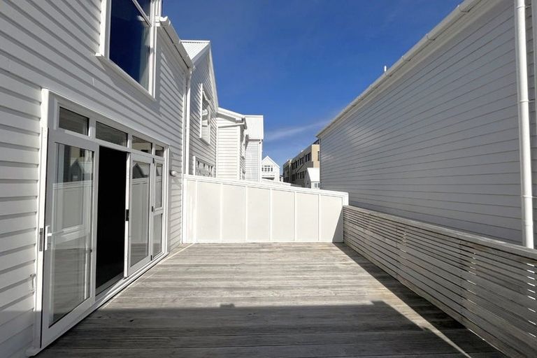 Photo of property in Pirie Street Townhouses, 35/35 Pirie Street, Mount Victoria, Wellington, 6011