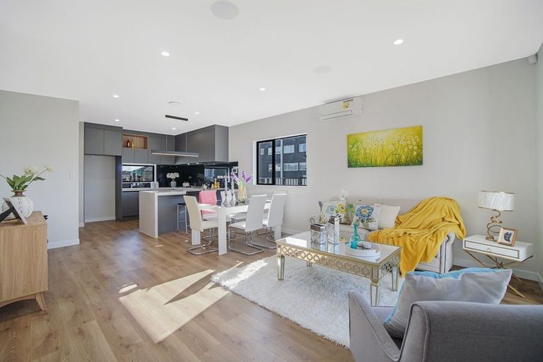 Photo of property in 2 Laquinta Place, Flat Bush, Auckland, 2019