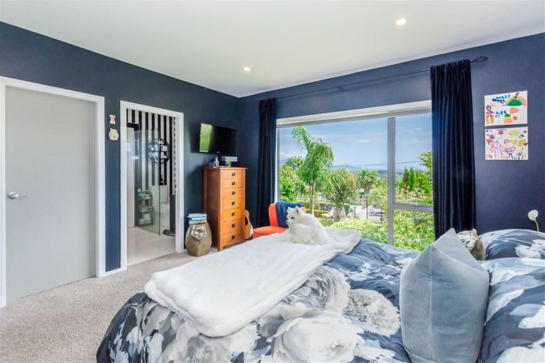 Photo of property in 11 Kotare Street, Waikanae, 5036