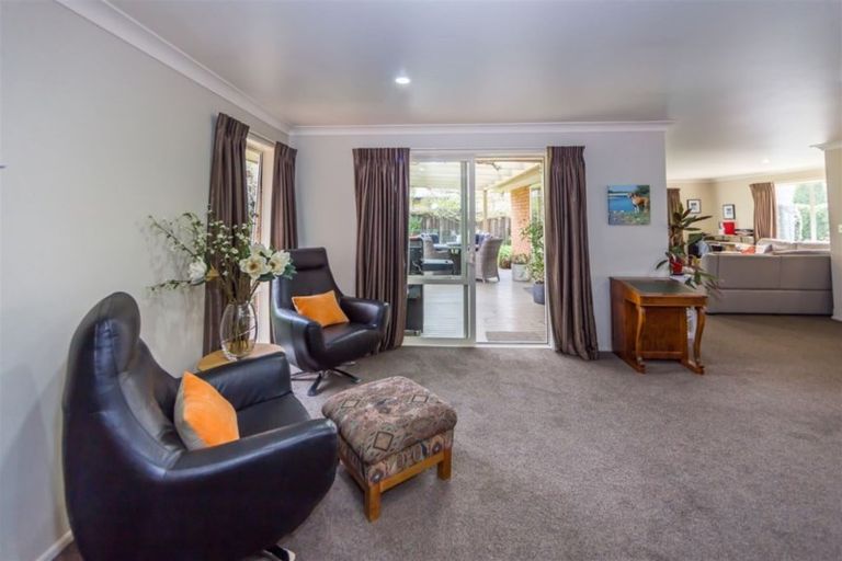Photo of property in 2 Hawkins Place, Rangiora, 7400