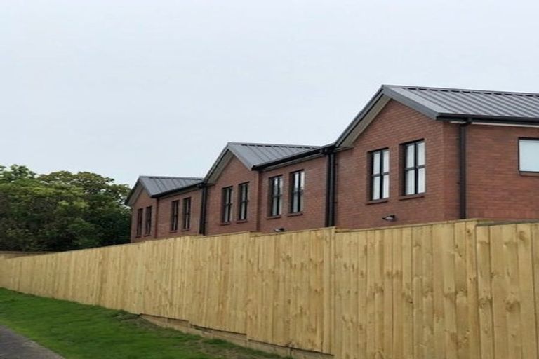 Photo of property in 5/9 Marlene Avenue, Te Atatu South, Auckland, 0610