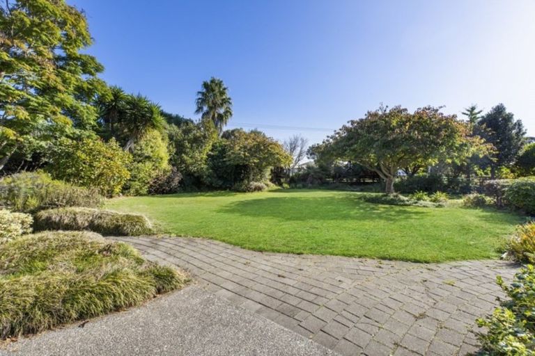 Photo of property in 2 Awaroa Stream Drive, Waiuku, 2123