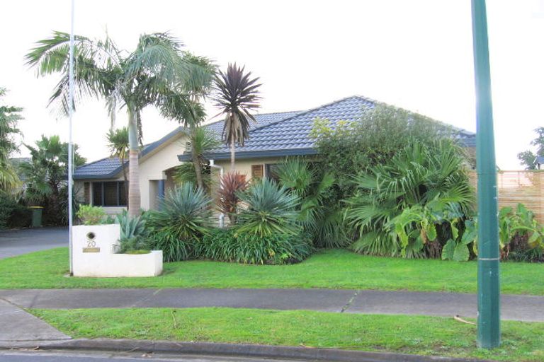 Photo of property in 20 Millisle Place, East Tamaki Heights, Auckland, 2016