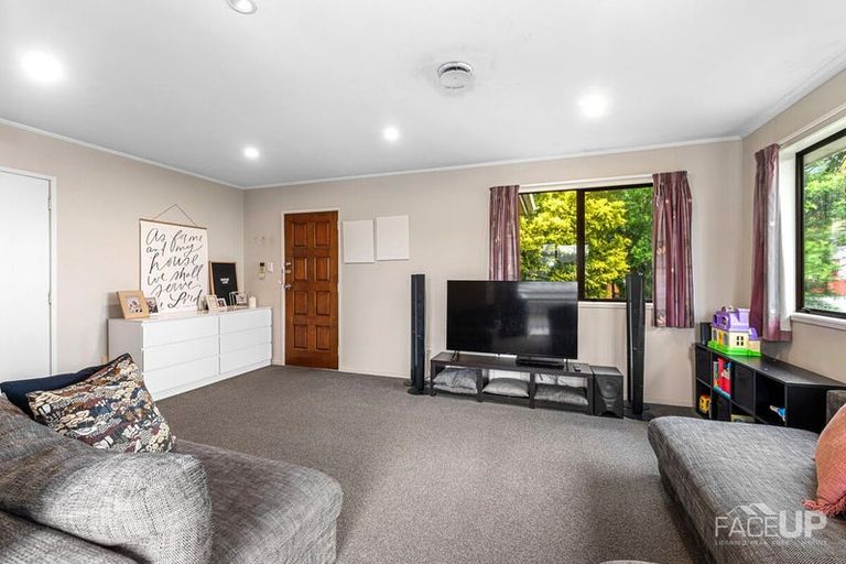 Photo of property in 10 Pahi Place, West Harbour, Auckland, 0618